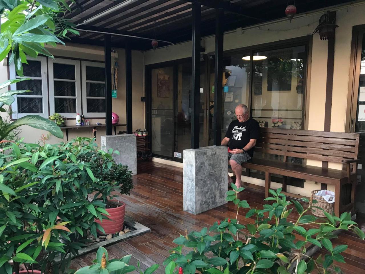 Mon Lodge & Yoga Donmueang Bangkok Esterno foto