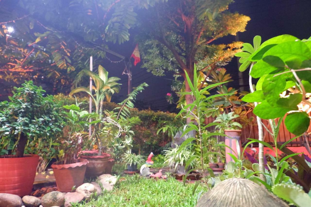 Mon Lodge & Yoga Donmueang Bangkok Esterno foto