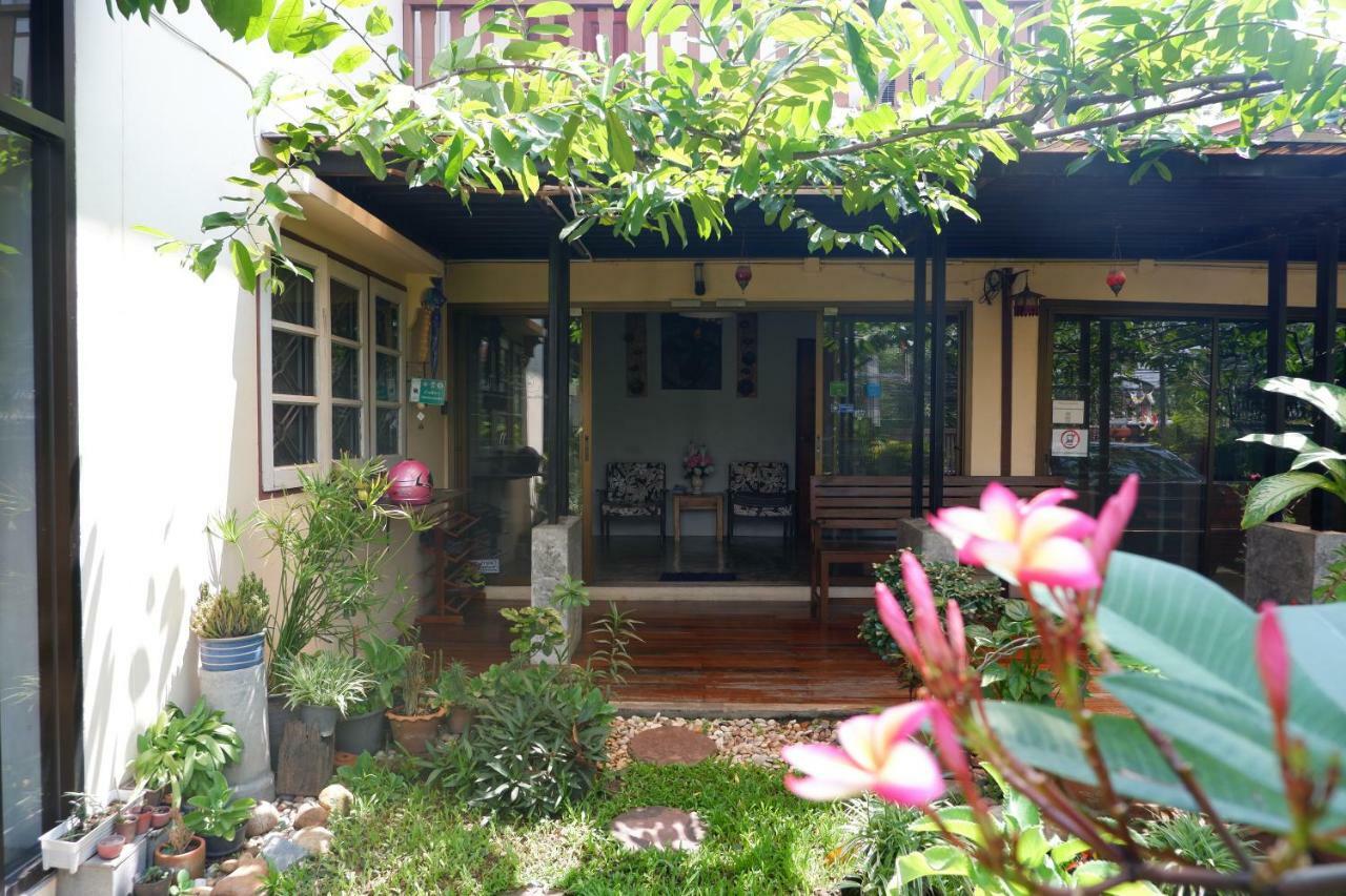 Mon Lodge & Yoga Donmueang Bangkok Esterno foto